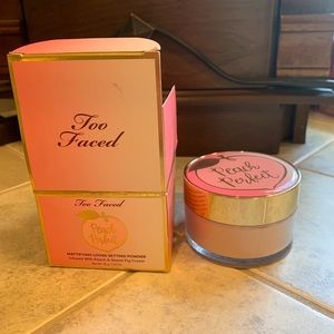 Too faced Peach Perfect loose setting powder 🍑